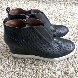 Lines Paola Felicity Wedge